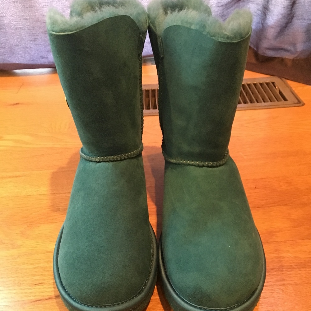 Brand New! Ornate Bailey Button UGG Boots